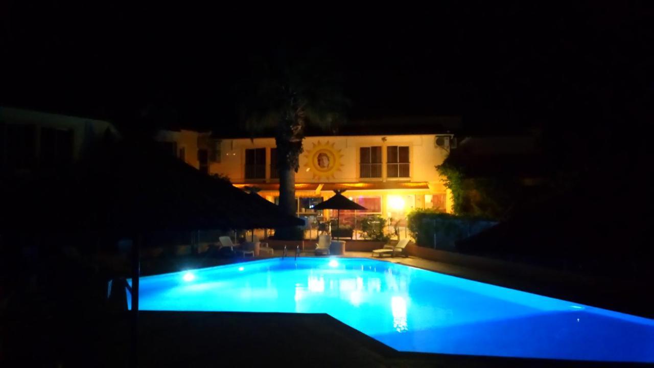 Brit Hotel Confort Helios Agde Exterior foto